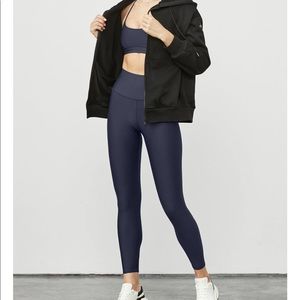 COPY - Alo Yoga NWOT Airlift leggings True Navy size small full length